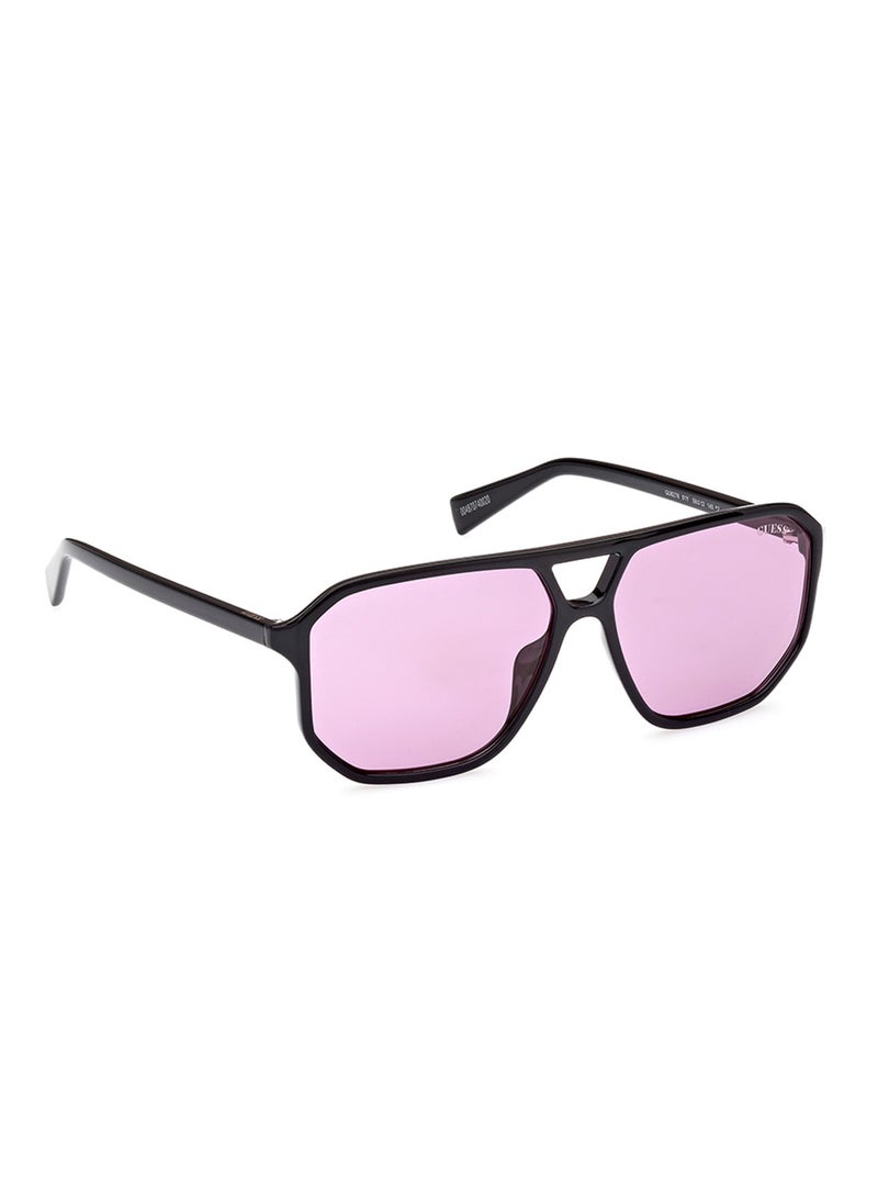GUESS Unisex UV Protection Navigator Shape Sunglasses - GU827601Y58 - Lens Size: 58 Mm - Image 3